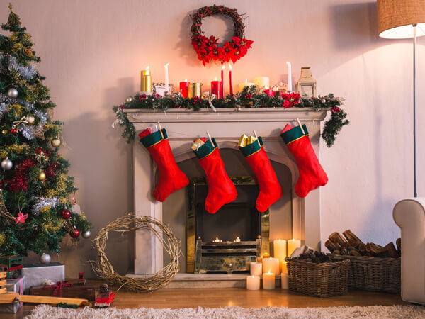 A Christmas-inspired fireplace