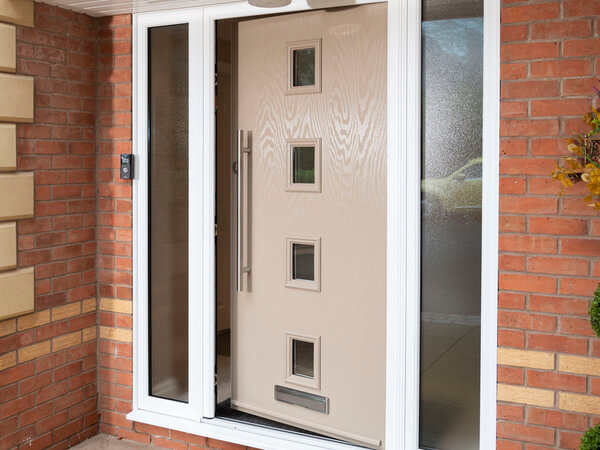 Cypress forte in the Sandstone colour