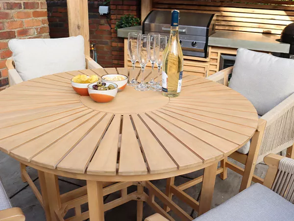 Roma 4 Seater Dining Bar Set showing tabletop plank sun effect