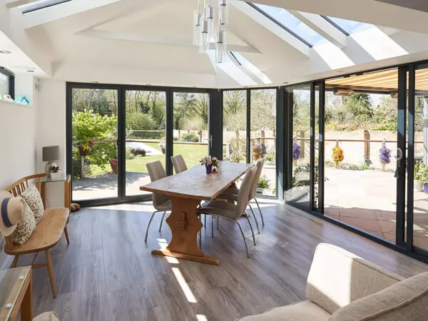 Solid roof extension internal