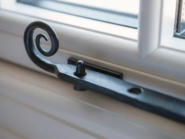 Residence R9 Windows Hardware & Handles